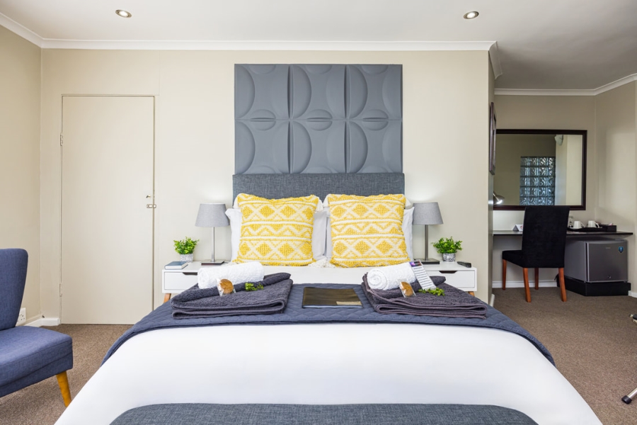 10 Bedroom Property for Sale in Plattekloof Western Cape